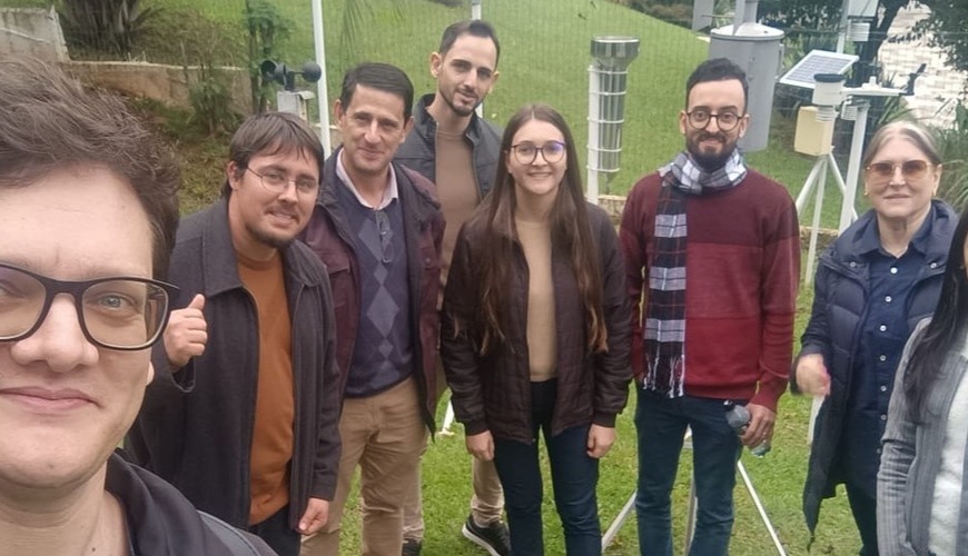 Observatório - Docentes e Discentes do PPGCS visitam estação meteorológica em Guatambu