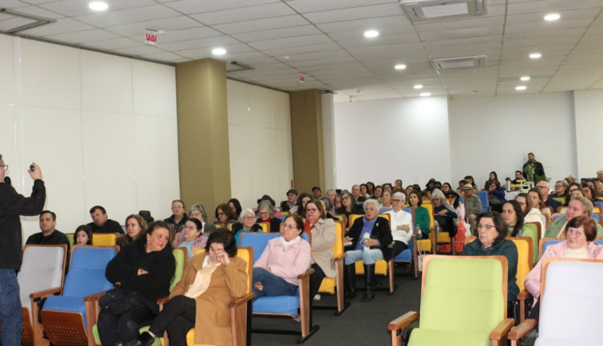 Observatório - Docente do PPGCS participa de evento sobre plantas medicinais da UNIARP