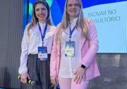 Imagem da notícia - Professoras da Unochapecó levam experiência e inovação ao CRFSC SUMMIT 2025: Farmácia 360